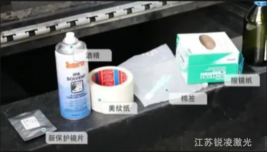 擦拭更换激光镜片.JPG