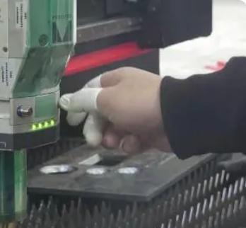 擦拭更换激光镜片6.JPG
